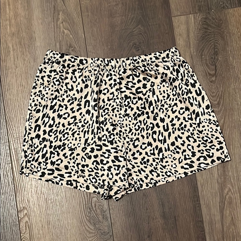 Leopard Print Elastic Waist Women’s Shorts - Black on Cream